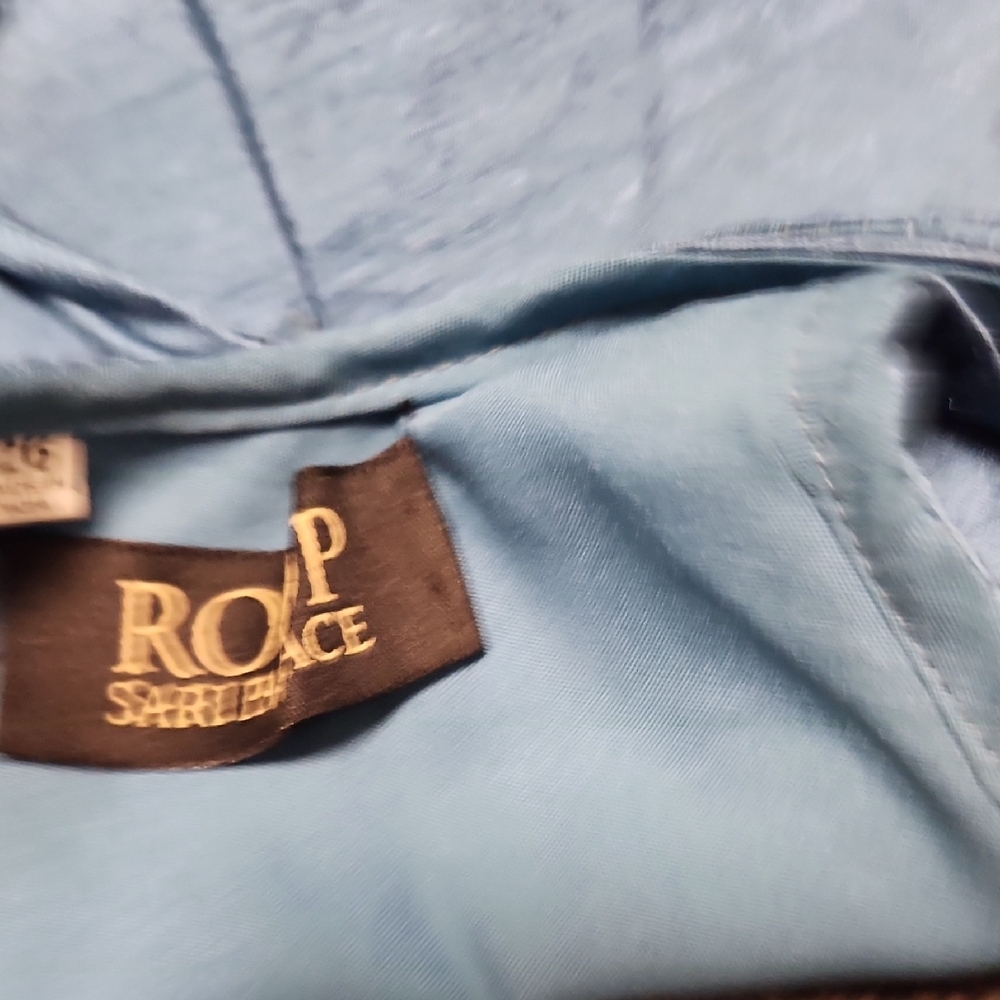 3 Tops with Textured Details - Picture 6 of 7